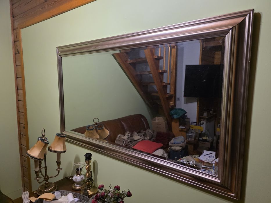 Duże lustro ścienne 135x75 cm z fazą – srebrna rama, klasyczny styl