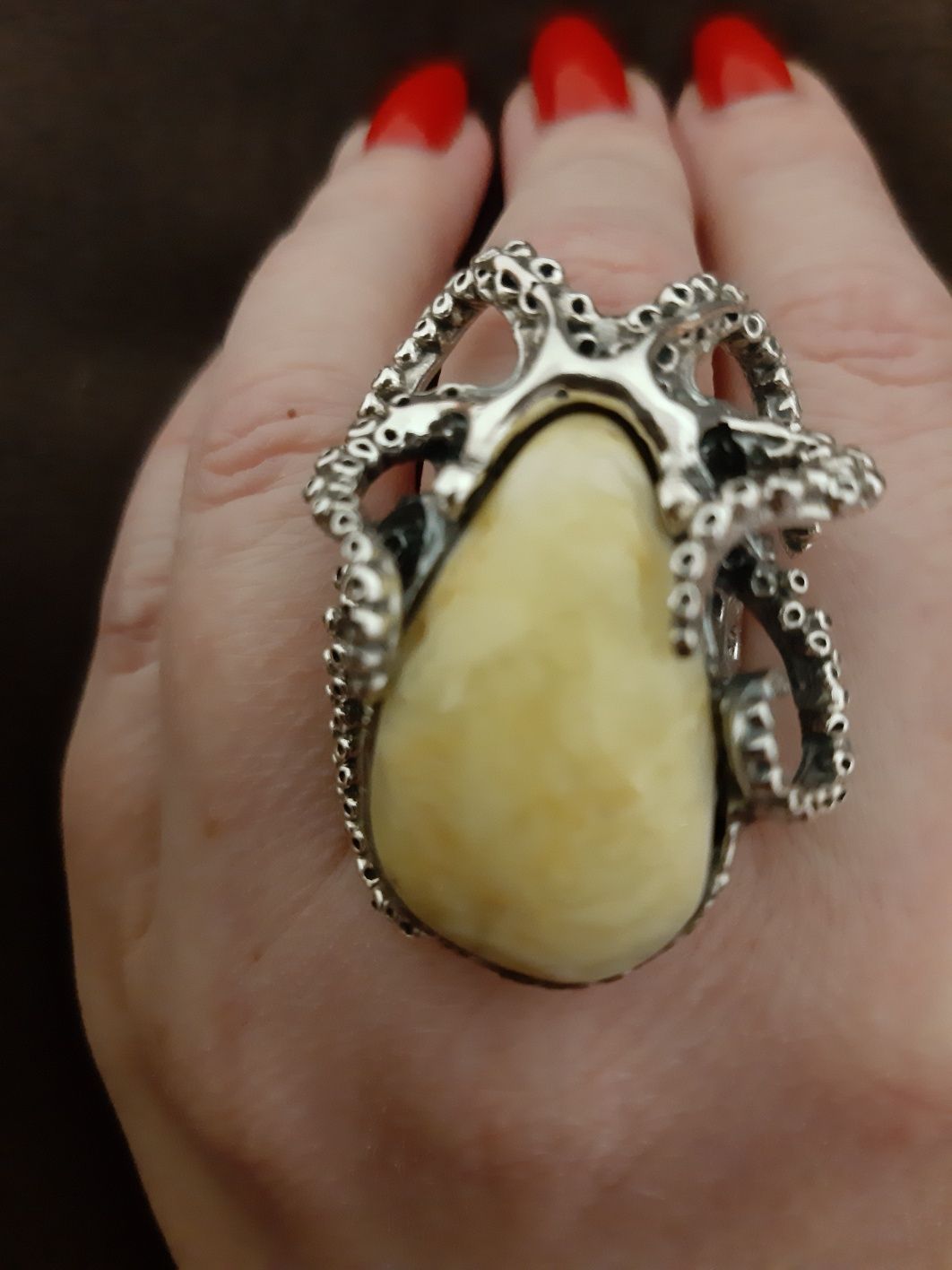 Srebrny pierścień z bursztynem - ośmiornica - artystyczne wykonanie