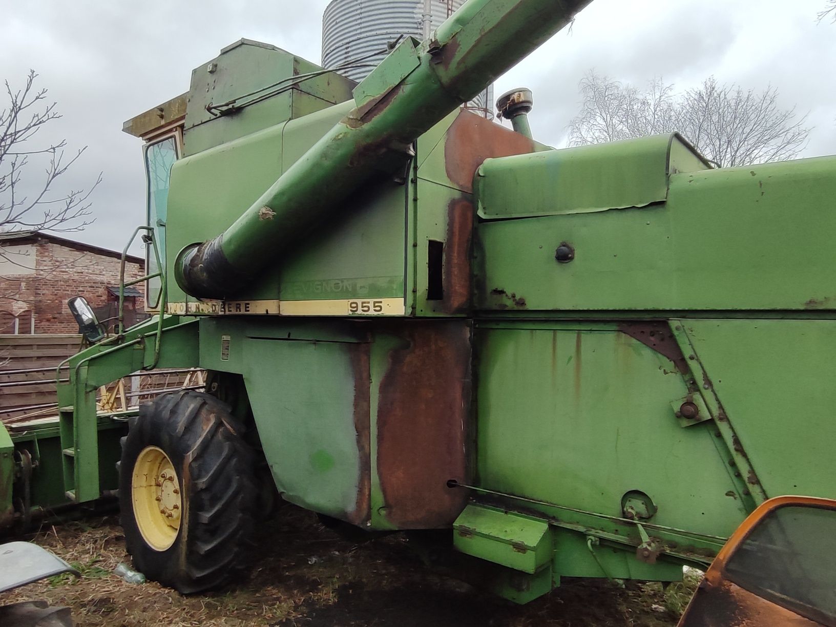 John Deere 955 nadpalona komora silnika