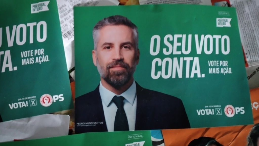 Vendo estes Flyers do PSD/CDS-PP(AD)PS!!! Por 5€ não negociáveis cada!