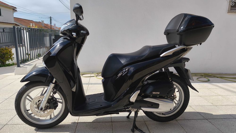 Scooter Honda SH 125i ABS TopBox SmartKey Full LED 3450km - como nova