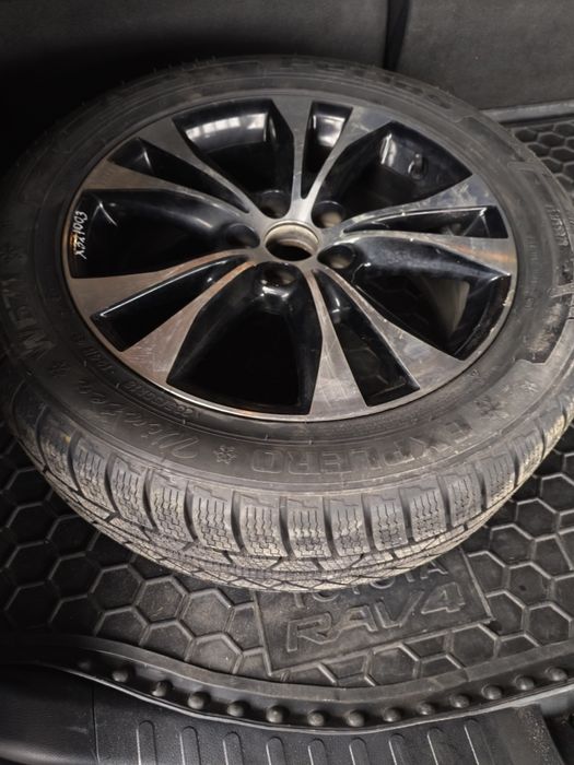 Продам диск з резиною на Toyota rav4 2014 року