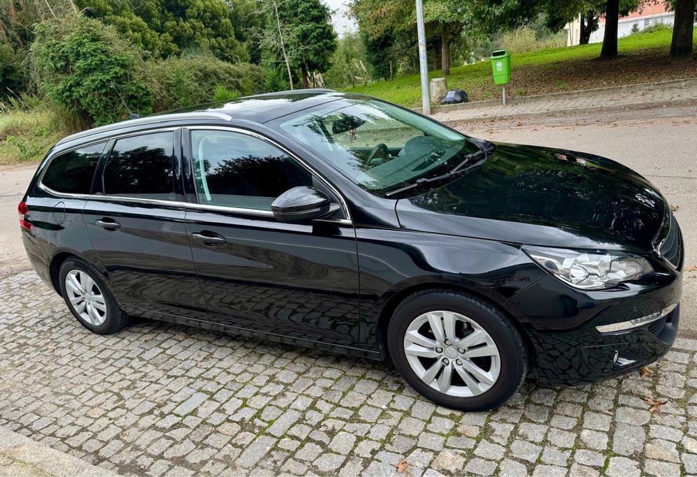 Poucos km teto panoramico como novo