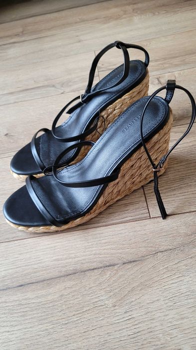 Nowe czarne buty na koturnie, marki Reserved, roz. 38