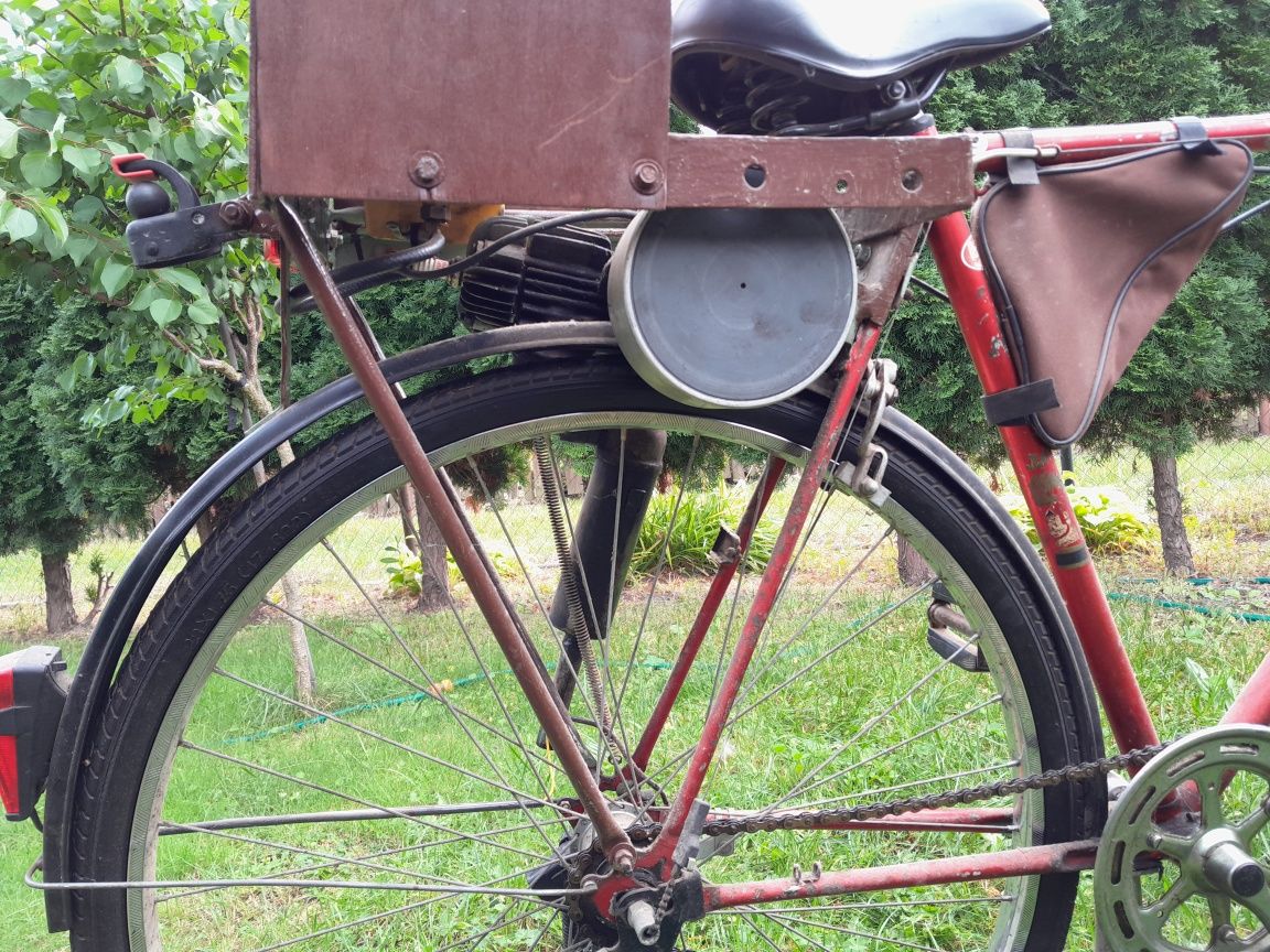 Stary rower spalinowy