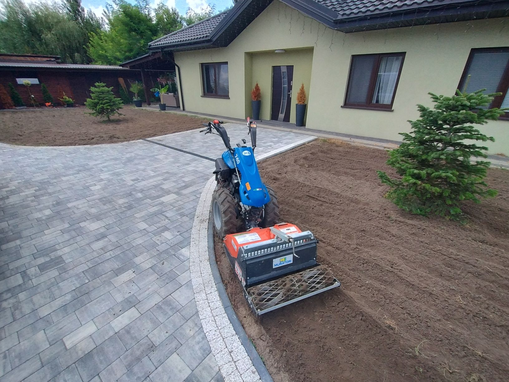 Ciągnik BCS 740 z glebogryzarką separacyjnąa