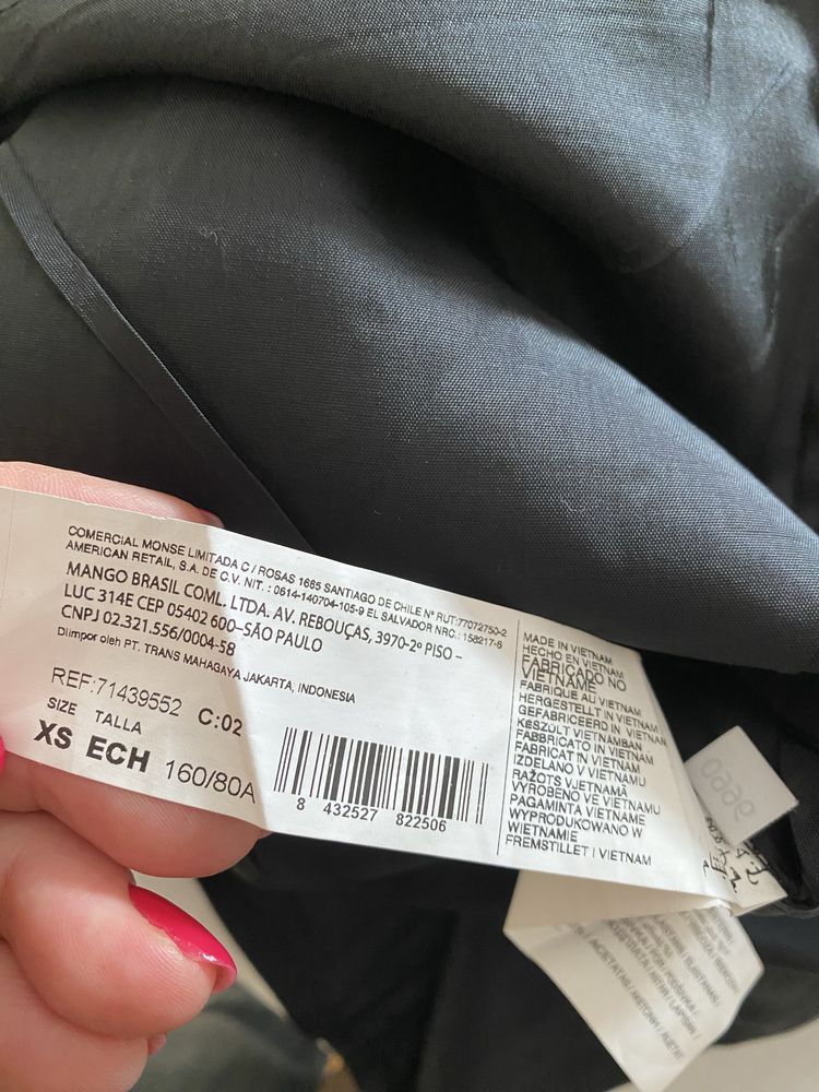 Elegancka mala czarna na podszewce
