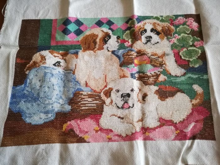 Quadro de cães feito por mim em ponto de cruz