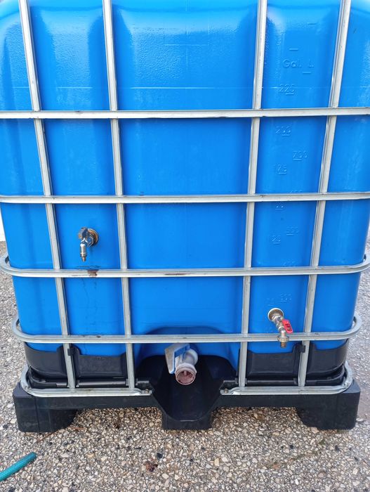 Depósito para vinho com 3 torneira