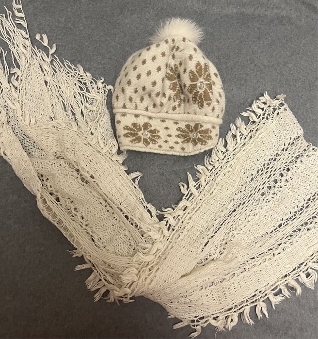 Комплект шапка зимняя белая и шарф белый