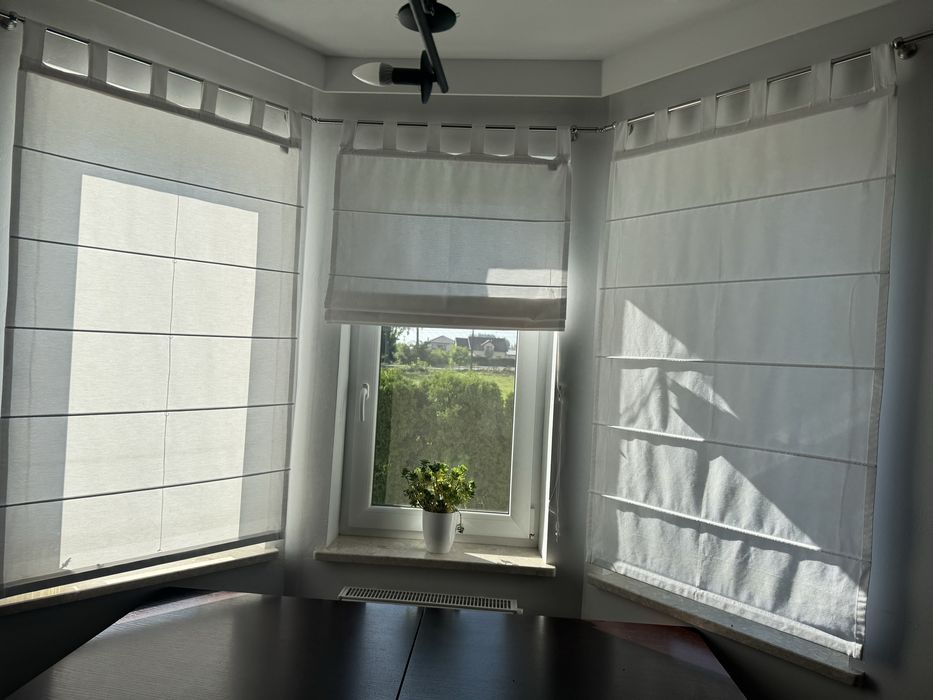 Rolety dekoria i karnisz do wykuszu