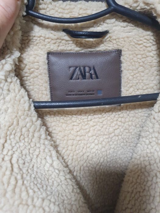 Дублянка Zara,коричневого кольору.