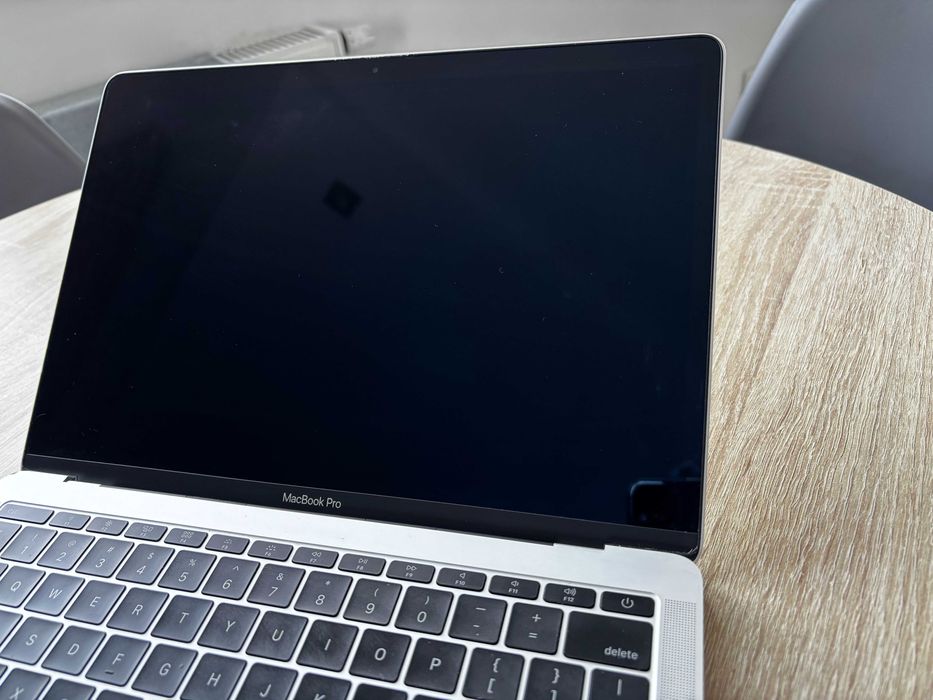 MacBook Pro 13" 2017 | Core i5 7. gen. | 256GB SSD | Stan dobry