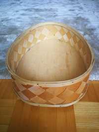 Koszyczek, koszyk, pojemnik pleciony w kształcie jajka. Wielkanoc