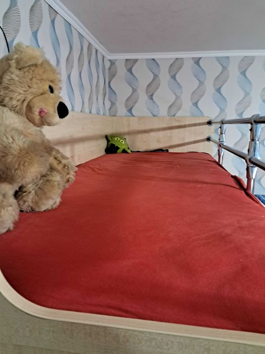 Ліжко-горище, робоче місце, шафа з шухлядами