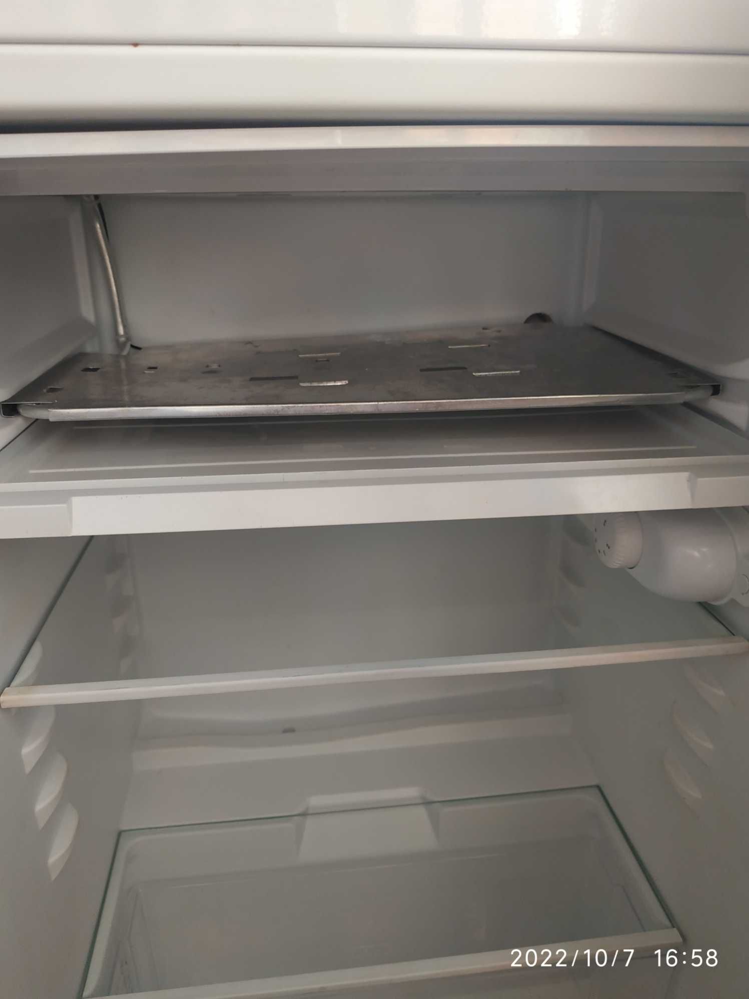 Барний холодильник VESTFROST CMR085W