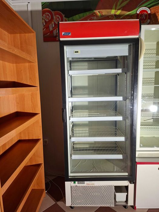 Szafa witrynowa i szafa chlodnicza