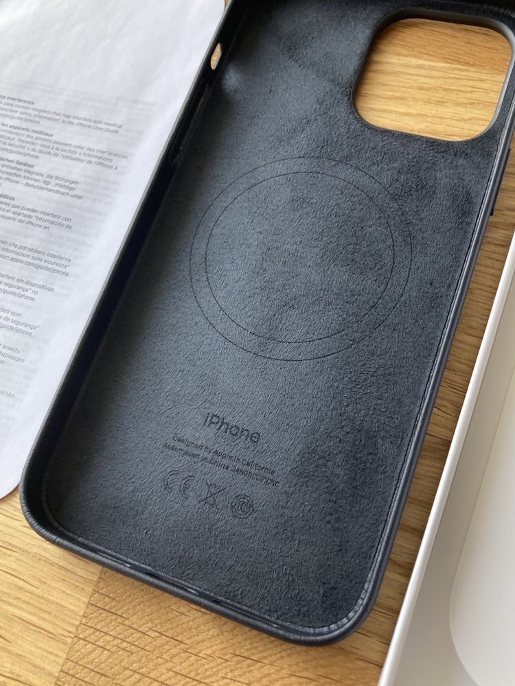 Оригінальний шкіряний чохол Apple iPhone 13 Pro Leather Case чехол