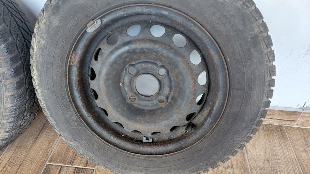 Opony zimowe na felgach stalowych Opel R 13 175/70 2 szt