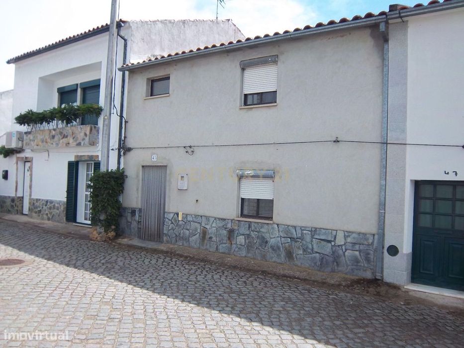 Moradia T3 Com Quintal, Rosmaninhal, Idanha-a-Nova