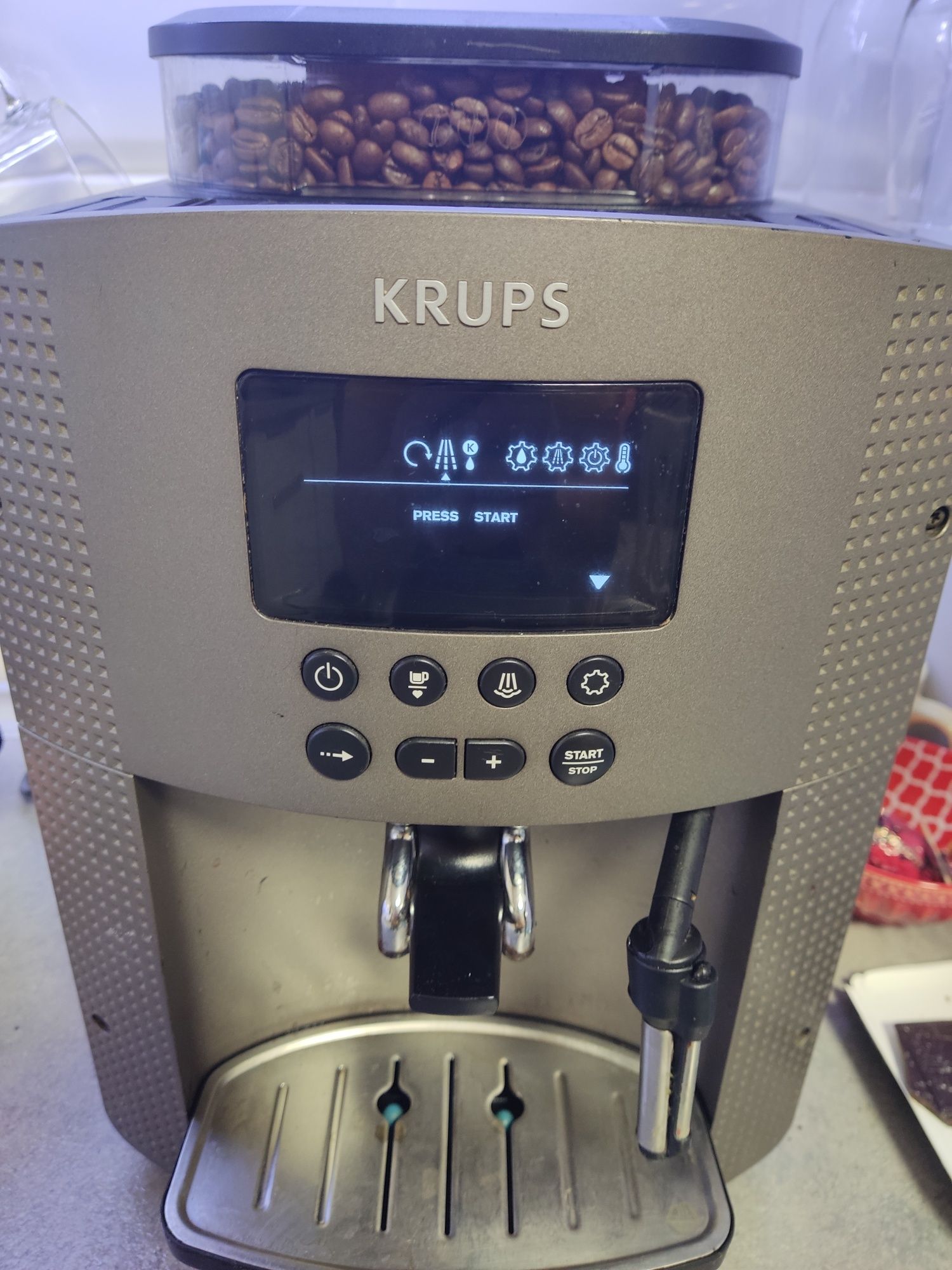 продам кавамашину Кавоварка Krups EA815E70 гарний стан кофемашина