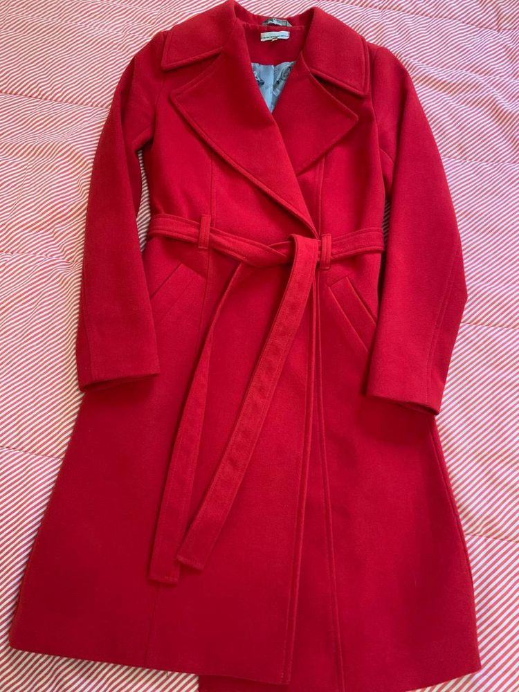 Красиве червоне пальте  , в гарному стані