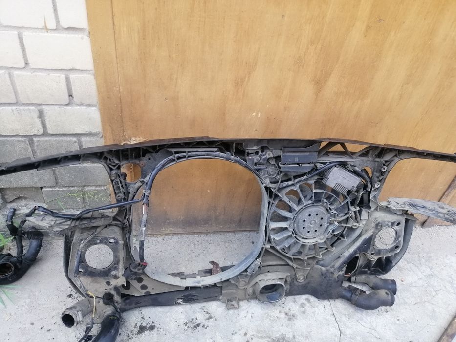 Продам кронштейны бампера клыки на ауди а6с5 и а4б6