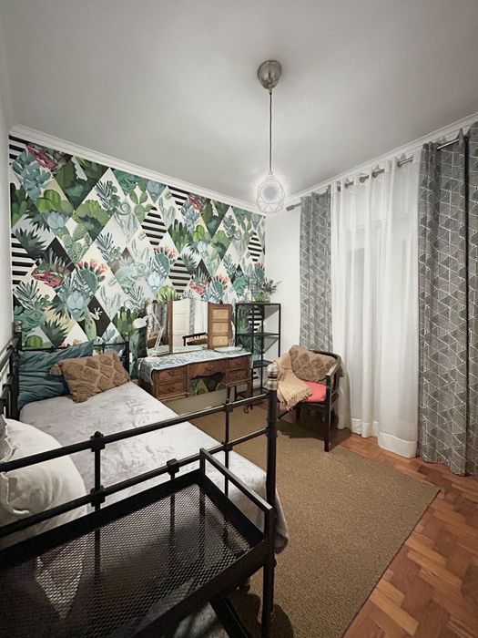 Quarto em Damaia Cima com terraço