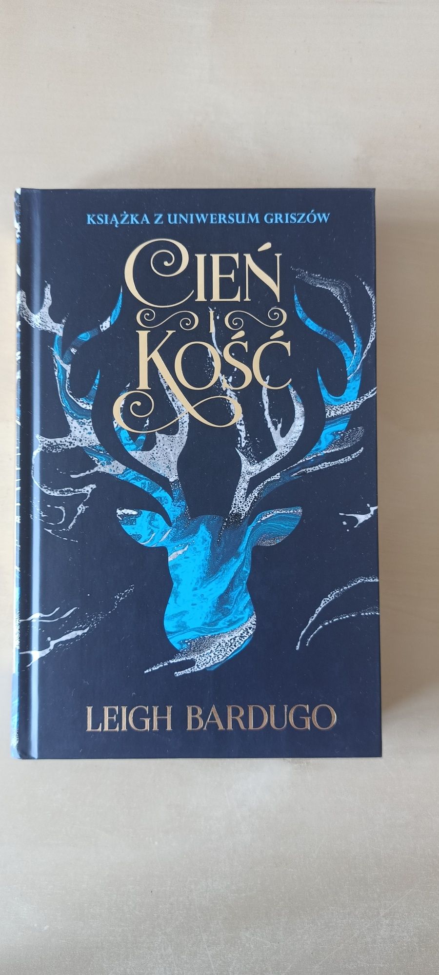 Książka "Cień I kość" Leigh Bardugo