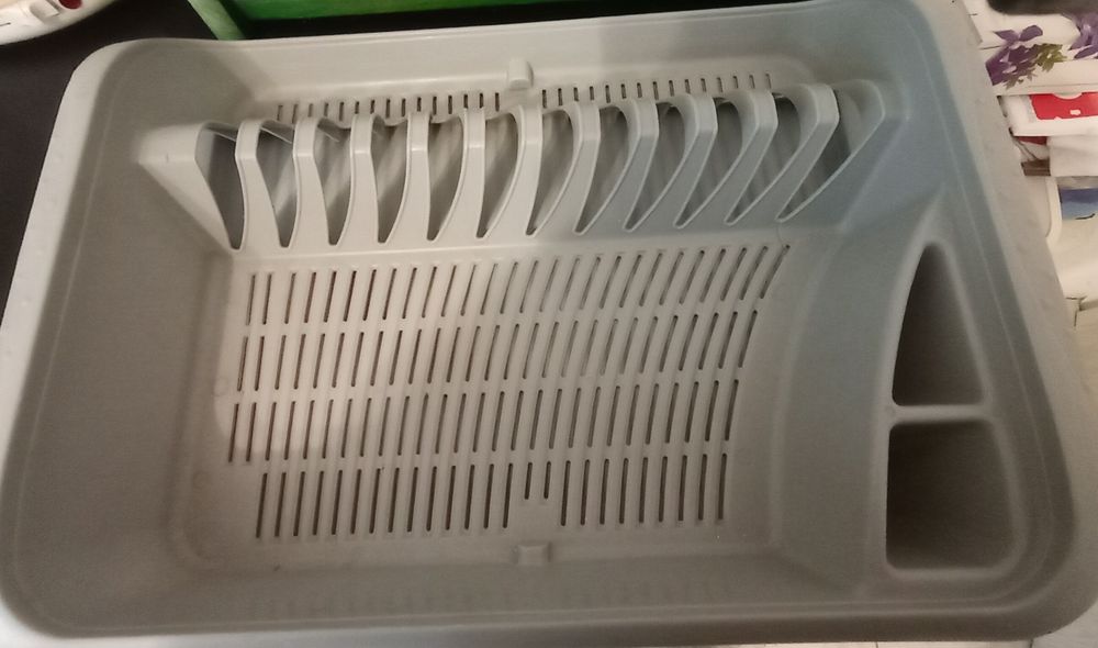 Suszarka do naczyń 39.5x29.5 cm Standardowa kupiona w TK MAX. Idealna.