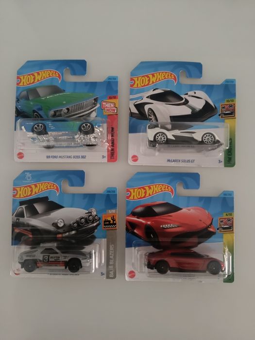 Várias miniaturas Hotwheels