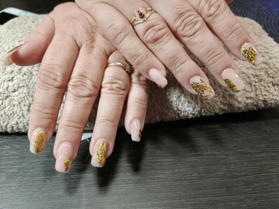 modelelki  na stylizację paznokci.