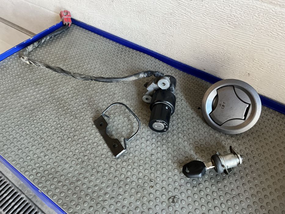 Stacyjka yamaha yzf r125 korek zamek zestaw staryowy