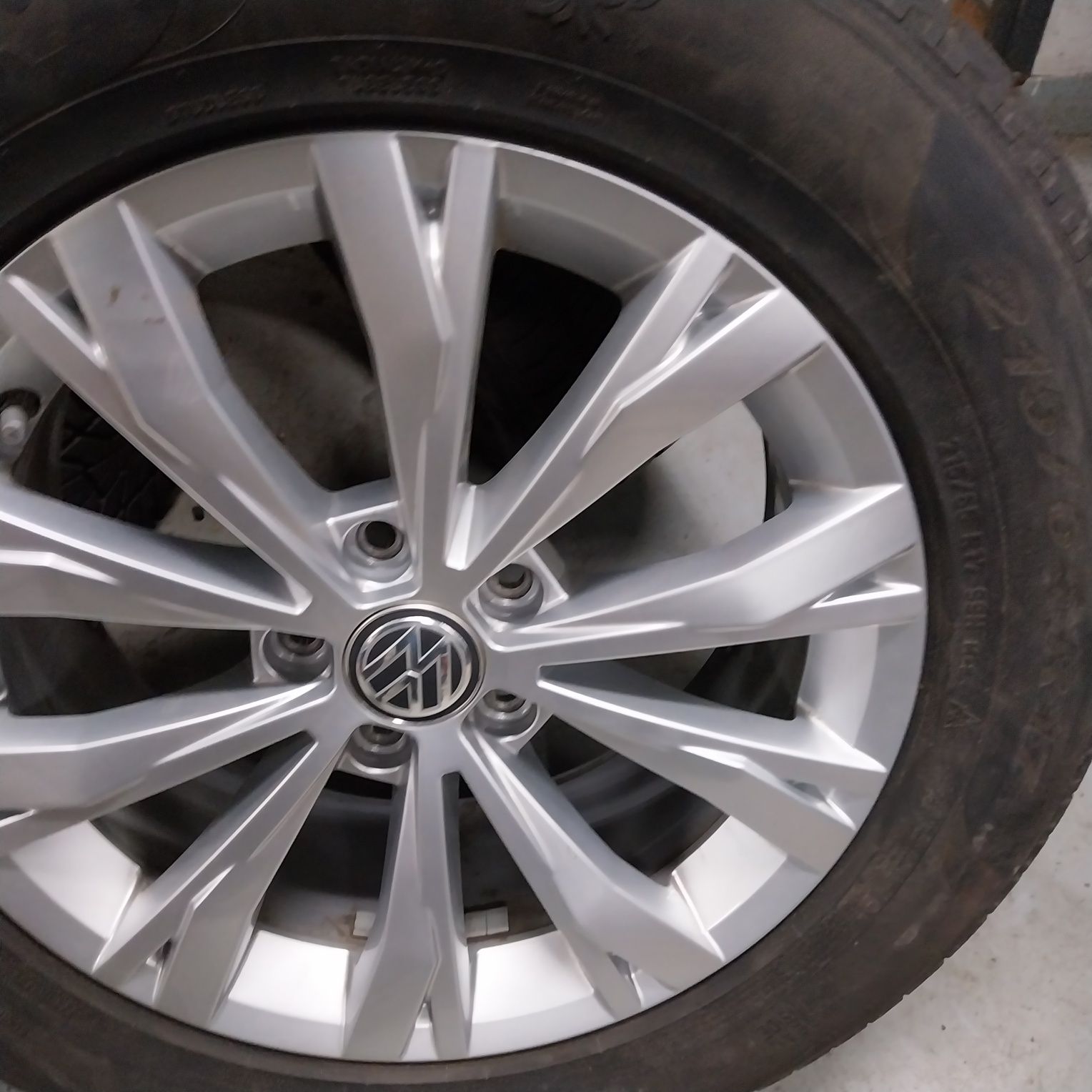 Całe Koła Zimowe VW Tiguan R17 5x112 7J ET 40