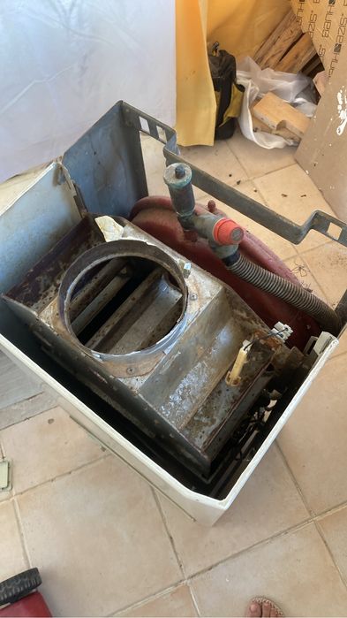 Vende se caldeira a funcionar