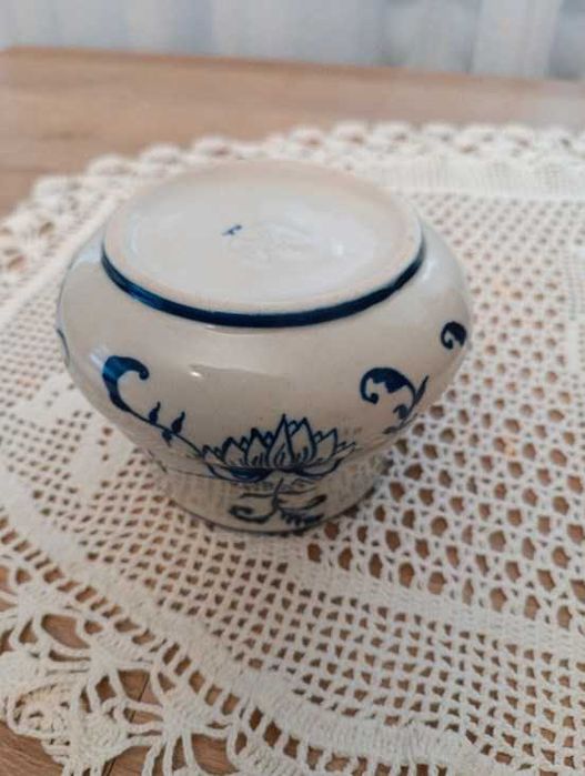 stara cukiernica z motywem roślinnym PRL