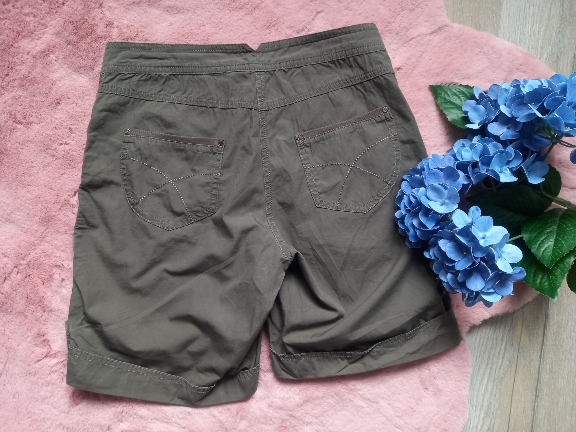 Krótkie spodenki damskie 36, 38, S,M khaki cienkie