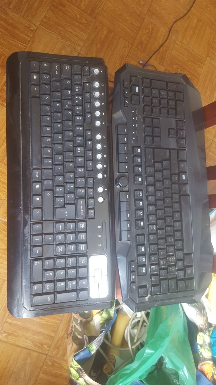 2 teclados para computador
