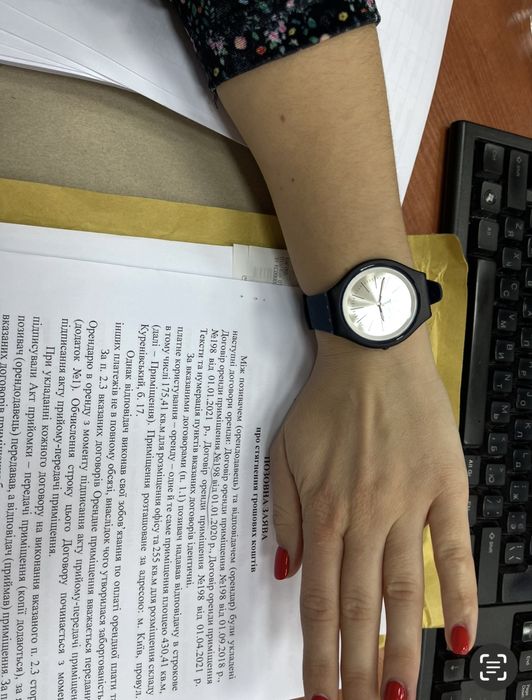 Годинник swatch saphira неймовірно виглядає