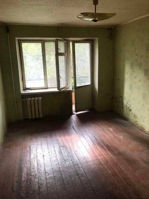 продам 2 комнатную  кв. в блочно-кирпичном доме на ул.  Ак. Филатова