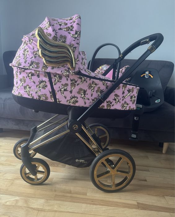 Cybex Priam 2.0 Cherubs Pink by Jeremy Scott 4w1 wózek fotelik baza