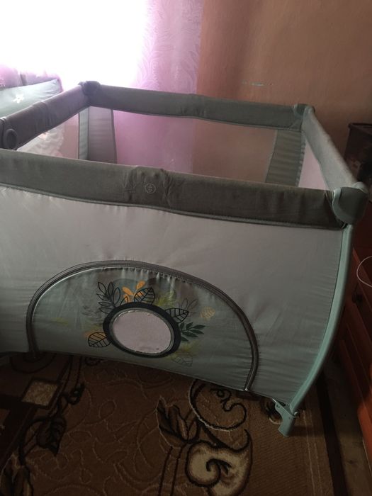 Дитячий манеж гарний
