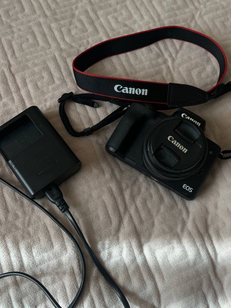 Фотоапарат CANON EOS M50