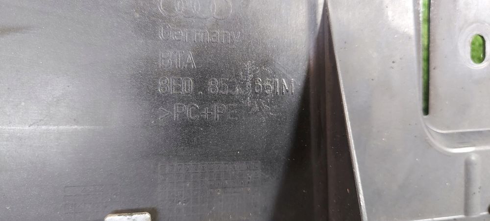 Atrapa Grill +podkładka pod tablicę Audi A4 B7 s-line 8E0853651M