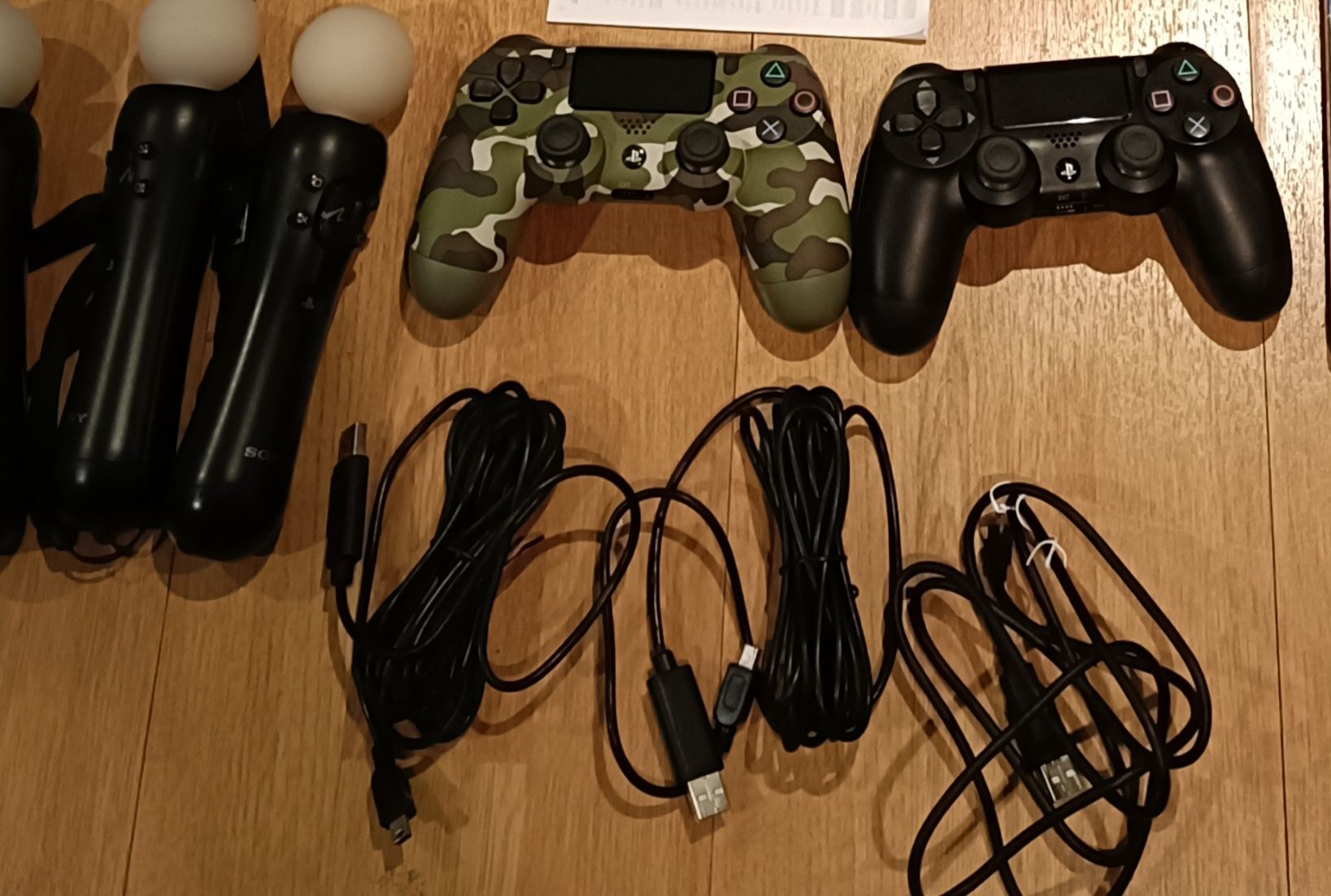 PlayStation 4 Pro 1 TB c/ comandos+jogos