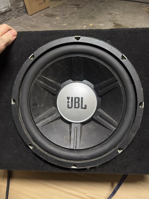 Продам сабвуфер с усилителем JBL