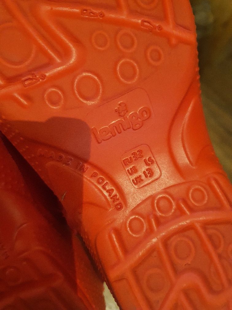 Buty czerwone 32