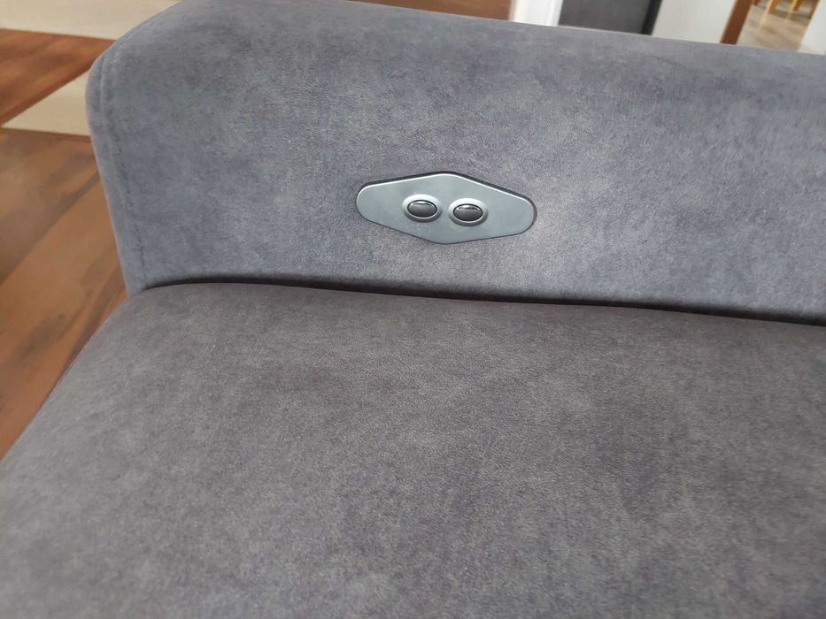 Fotel z elektrycznym podnóżkiem