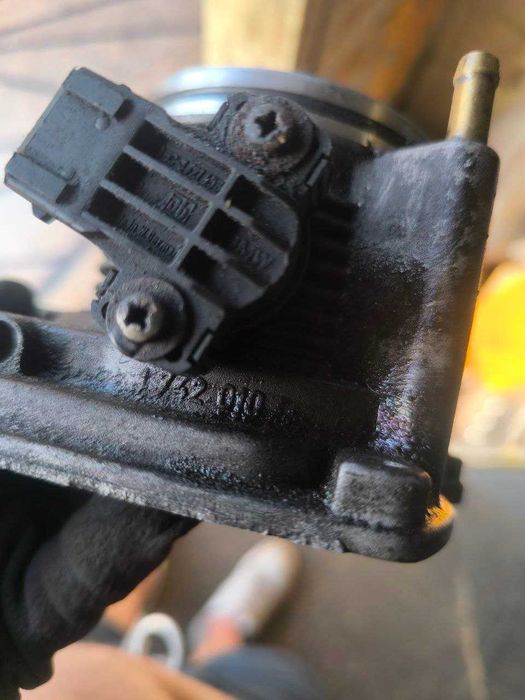 Дросельна заслонка BMW E38 E39 M62B44 4.4L V8 1996-2001   1742010