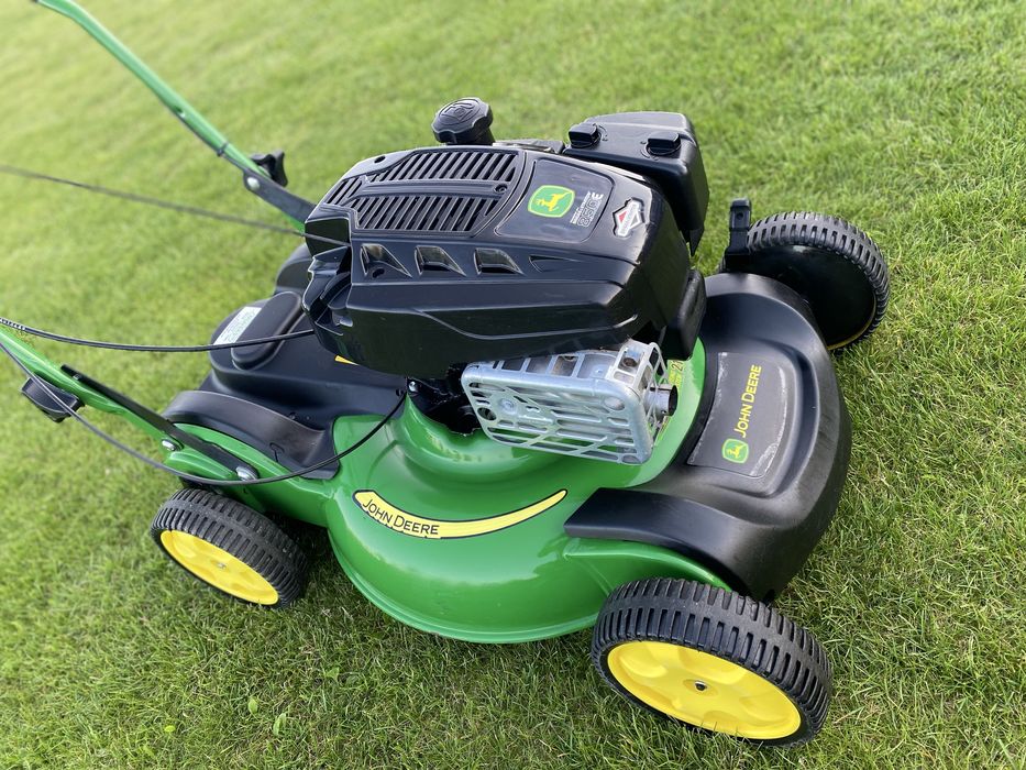 Profesjonalna kosiarka JOHN DEERE JS63V